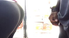 Sarışın və barmen